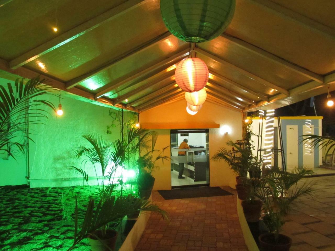 Hotel Sea Rock Villa Daman Exterior foto